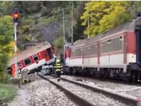 Hiện trường vụ hai đoàn tàu cao tốc đâm nhau tại Slovakia