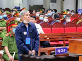 "Ông trùm" buôn lâu xăng dầu xin giảm án cho con trai vì lý do gì?