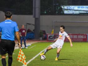 Văn Toàn tỏa sáng rực rỡ, HAGL tiến vào tốp 5 V-League