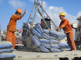 Sản xuất xi măng gặp khó vì giá than tăng cao