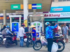 Giá xăng giảm mạnh ngay sau ngày nghỉ giỗ Tổ?