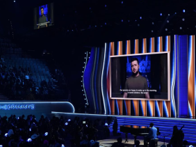 Tổng thống Ukraine bất ngờ xuất hiện tại lễ trao giải Grammy