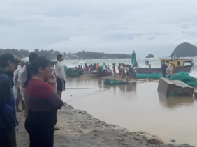 Mưa lớn dị thường miền Trung làm 2 người mất tích, 167 thuyền chìm, hư hỏng