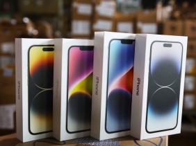 Bộ Công thương yêu cầu giải trình việc bán iPhone 14 'bia kèm lạc'