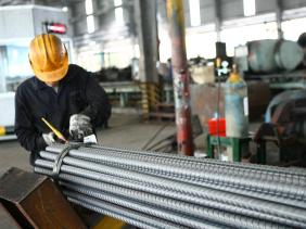 Giá thép lao dốc đẩy các doanh nghiệp thua lỗ