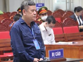 Đường dây buôn lậu 200 triệu lít xăng dầu: Bị cáo cầm đầu tiếp cận, hối lộ cán bộ Hải quan như thế nào?