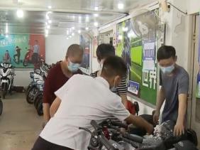 Giá xăng tăng cao, người dân Thượng Hải đổ xô mua xe điện