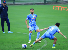 Hàng công đội tuyển Việt Nam bùng nổ với cặp 'song hoàng' Hoàng Đức - Hoàng Hên?