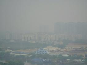 Bầu trời TPHCM mù mịt, chất lượng không khí báo động đỏ