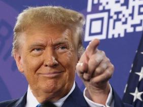 Ông Trump và đối thủ Haley chuyển sang chế độ 'tấn công toàn diện'