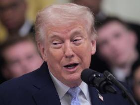 Mới khẳng định đang thắng nên không ngừng bắn, ông Trump lại 'cân nhắc thu hẹp chiến sự'