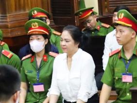 Sáng 4-4, bà Phương Hằng vẫn có mặt để tham gia phiên tòa phúc thẩm