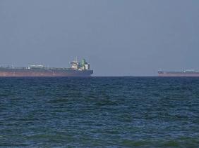 Iran đe dọa tấn công các tàu tiếp cận eo biển Hormuz