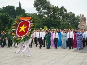 Lãnh đạo TPHCM dâng hương tưởng niệm các Anh hùng liệt sĩ