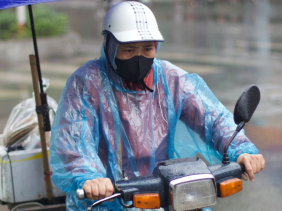 Không khí lạnh khiến thời tiết miền Bắc chuyển rét, 6 tỉnh miền Trung mưa giông