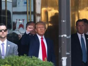 Ông Donald Trump nói đi tù cũng không sao
