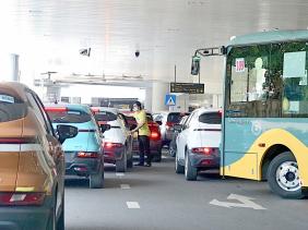 Nhà ga T3 Tân Sơn Nhất hiện đại, tầm cỡ nhưng vẫn còn nhiều cái dở