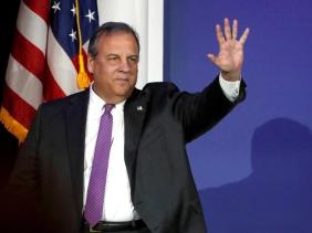 Chris Christie, người chỉ trích ông Trump, bỏ cuộc đua vào Nhà Trắng