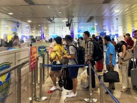 Sân bay Tân Sơn Nhất lập kỷ lục đón khách dịp Tết Nguyên đán Giáp Thìn