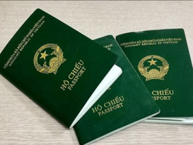 Mỗi trang hộ chiếu mới có hình ảnh tiêu biểu của Việt Nam