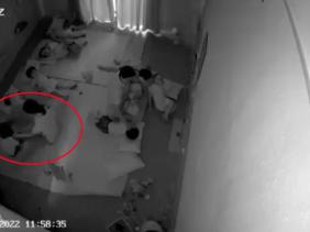 Phạt 3,75 triệu, xem xét cấm đứng lớp nữ ‘bảo mẫu’ trùm túi ni lông vào đầu trẻ