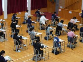 Đổ xô thi cao học vì bằng cử nhân mất giá