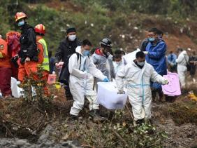 Hành trình định mệnh của gia đình Trung Quốc lần đầu đi máy bay