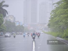 Miền Bắc ngày vẫn nắng nóng cháy da, đêm trở mưa dông giải nhiệt
