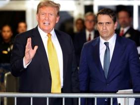 Ông Trump 'chặn đòn' của công tố viên trong vụ tài liệu mật