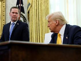 Ông Trump 'kiềm chế', không sa thải cố vấn sau vụ lộ tin nhắn nhóm chat?