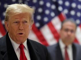 Ông Biden tôn vinh người chuyển giới trùng lễ Phục sinh, ông Trump đòi xin lỗi