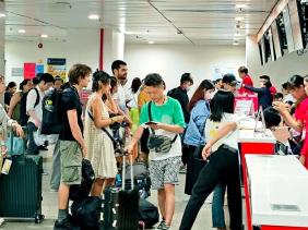 Chậm, hủy chuyến bay ở Tân Sơn Nhất: Khách thiệt đơn thiệt kép, đòi bồi thường bằng tiền mặt