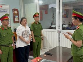 Khởi tố người phụ nữ lừa làm thủ tục du học Mỹ, chiếm đoạt hơn 4,5 tỷ và 153 ngàn USD