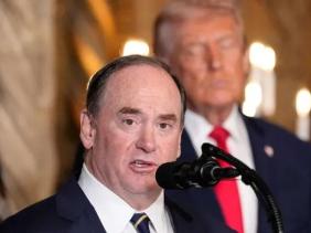 Mỹ bất ngờ sa thải Bộ trưởng Hải quân