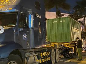 Va chạm với xe container lúc rạng sáng, một thanh niên tử vong