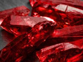 Lần đầu trưng bày viên hồng ngọc Burj Alhamal nặng 8.400 carat