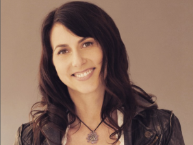 Cuộc đời thăng trầm của nữ tỷ phú cho đi 12 tỷ USD