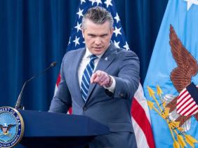 Lầu Năm Góc đưa ra nhiều cảnh báo trong cuộc họp báo về cuộc chiến với Iran