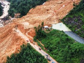 Sạt lở trên tuyến đường Đà Lạt - Nha Trang, 6 người tử vong