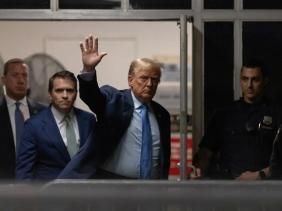 Thế giới Ông Trump đề xuất tranh luận bầu cử với ông Biden ngay tại tòa án