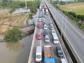 Ùn tắc cao tốc TP.HCM - Long Thành - Dầu Giây ngày đầu thu phí không dừng