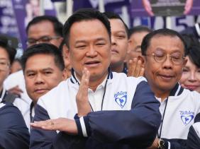 Thủ tướng Thái Lan cam kết xây tường biên giới với Campuchia