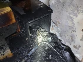 Cứu 11 người thoát khỏi đám cháy chung cư ở Hà Nội