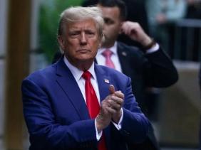Ông Trump phớt lờ thẩm phán, biến phòng xử án thành sân khấu tranh cử