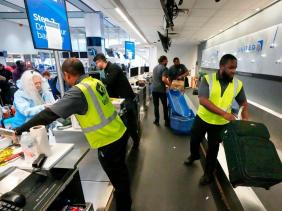 Hãng hàng không United Airlines áp dụng tính năng định vị hành lý của Apple