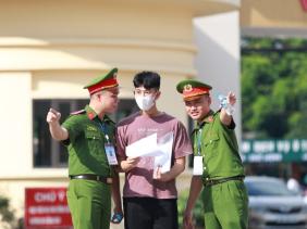 Sĩ tử dồn sức giành "tấm vé thông hành" sớm vào ngành Công an, Sư phạm trước áp lực tỷ lệ chọi kỷ lục?