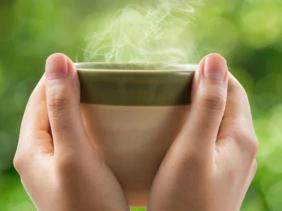 Uống nước ấm buổi sáng có giúp tiêu hóa tốt hơn?