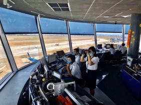 Phi công không liên lạc được với điều hành bay: Nhân viên không lưu quên đeo tai nghe