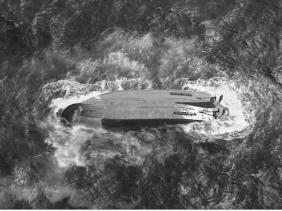 Tàu của Mỹ bị lật úp ở Thái Bình Dương sau bão, 6 thủy thủ mất tích