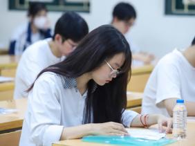 Giáo viên cảnh báo hệ lụy việc đổ xô học, thi chứng chỉ IELTS